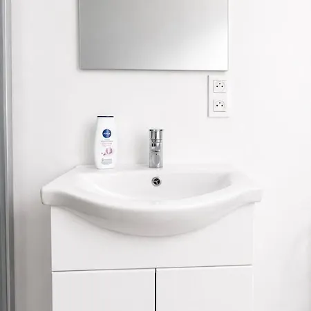 Bed 6f Center-station-airport * Charleroi